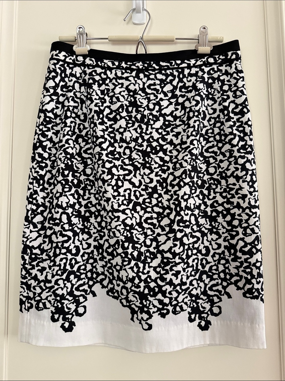 Linea Domani | Abstract Black & White Print Stretch Lined Pencil Skirt - size 8